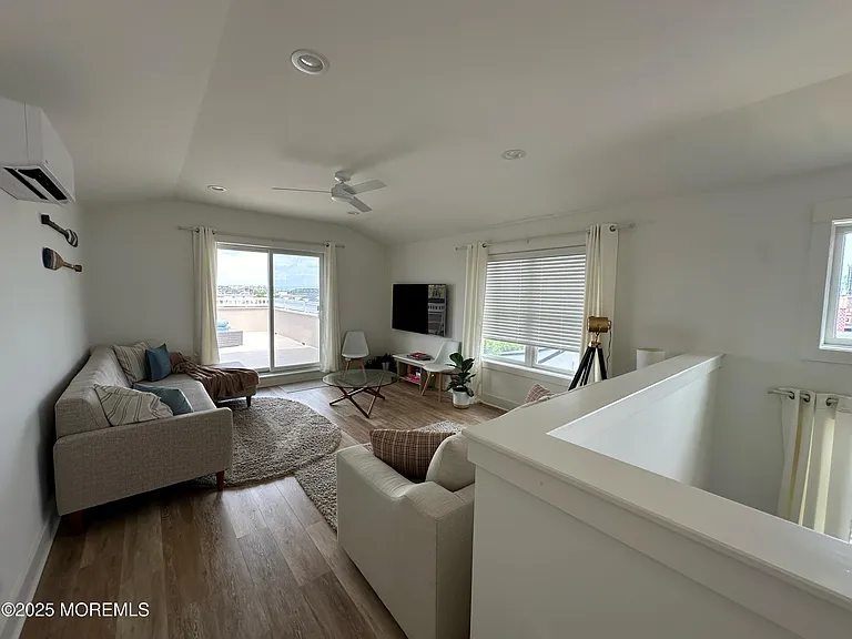 53 Sheridan Ave — Photo 32