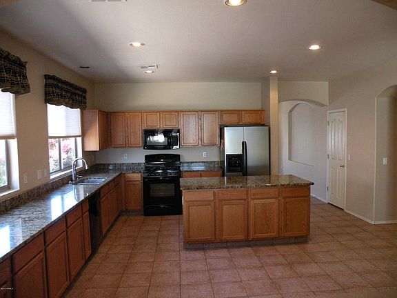 3rd image of 2050 E Augusta Ave