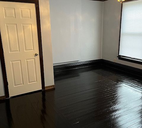 2nd image of 419 Washington Ave N