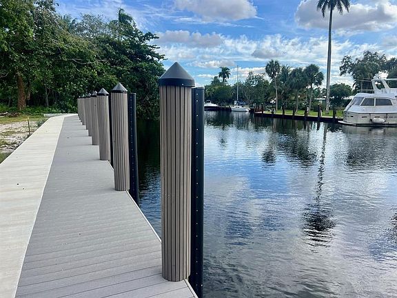 3rd image of 333 SW 14th Way