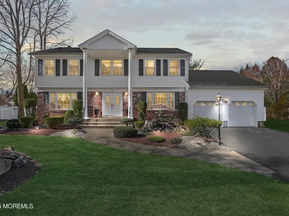 11 Elizabeth Place, Manalapan, NJ 07726