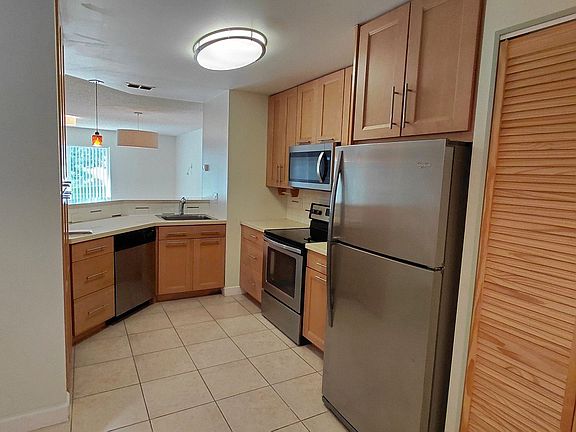 4th image of 4921 Walden Cir #42