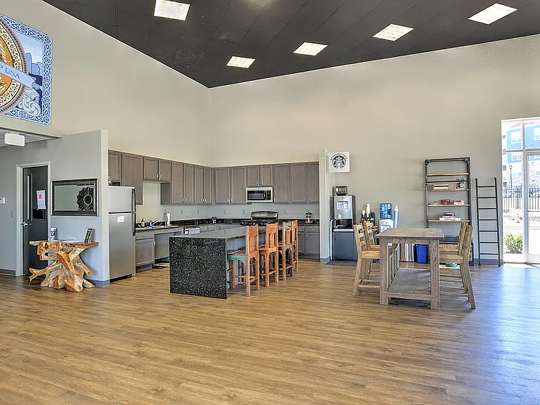 10 Newbridge Apartments — Photo 22