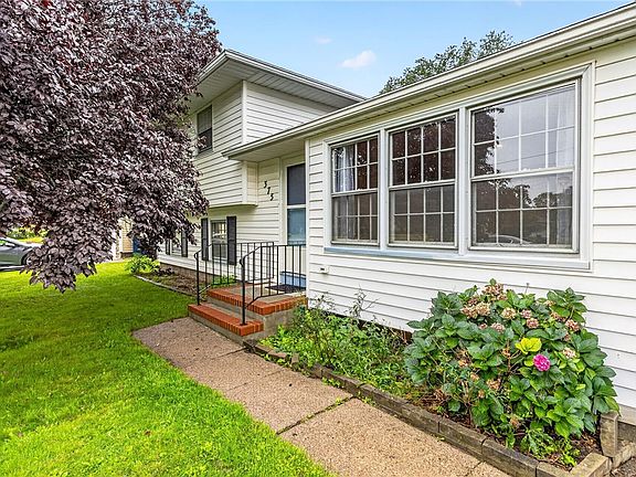 3rd image of 375 Wildwood Dr
