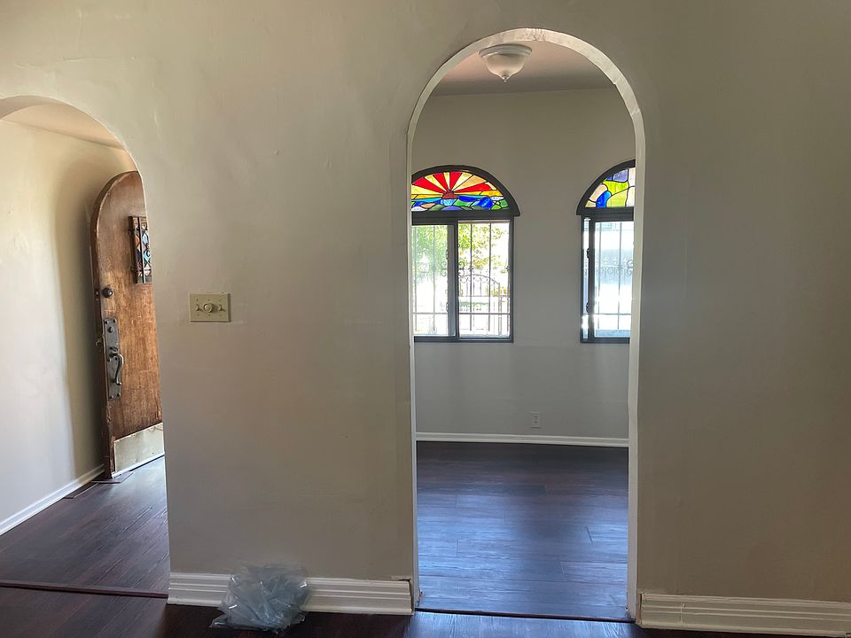 1st image of 839 N Poinsettia Pl