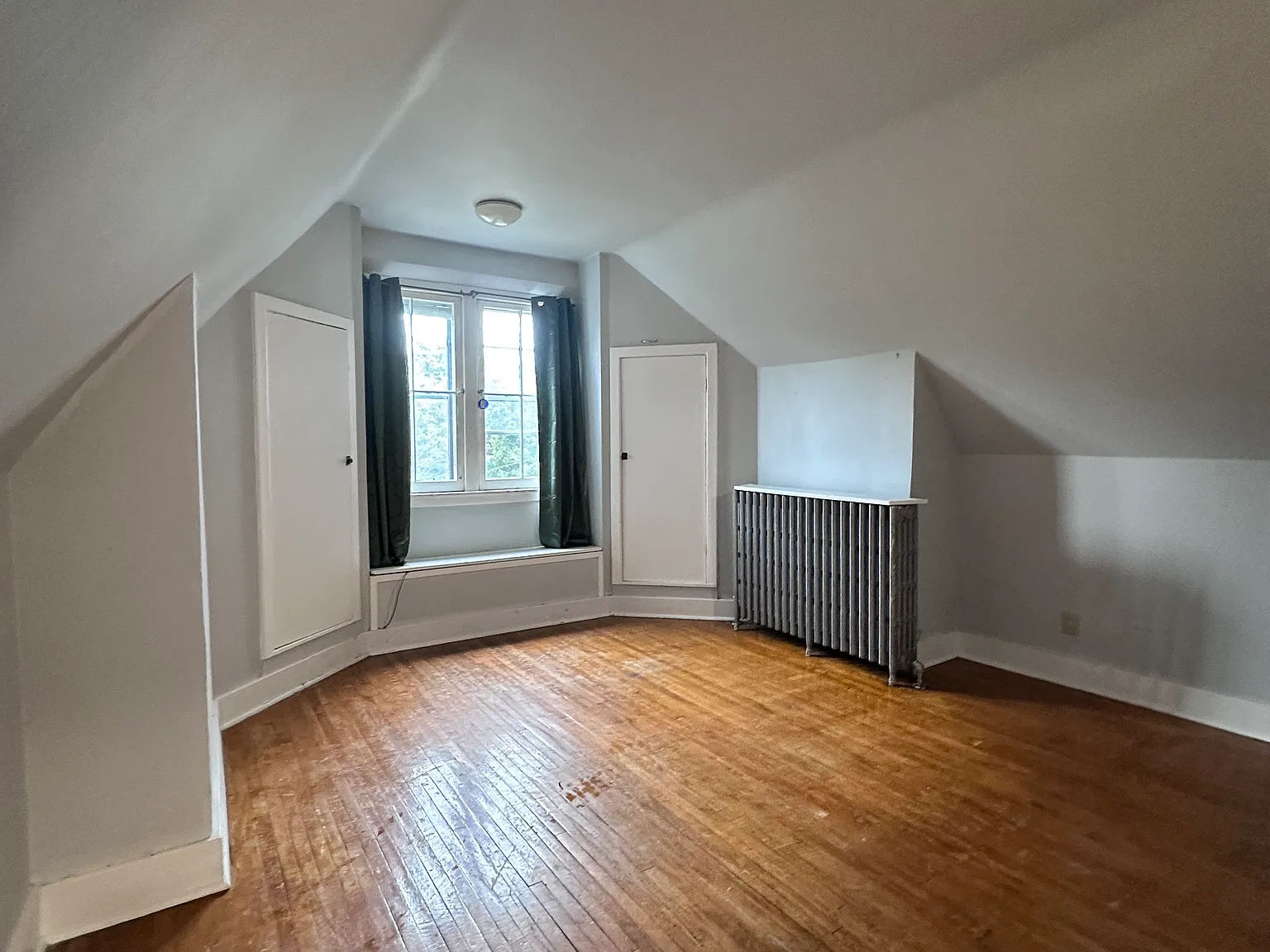 Studio, 350 sqft, $995 — Photo 1