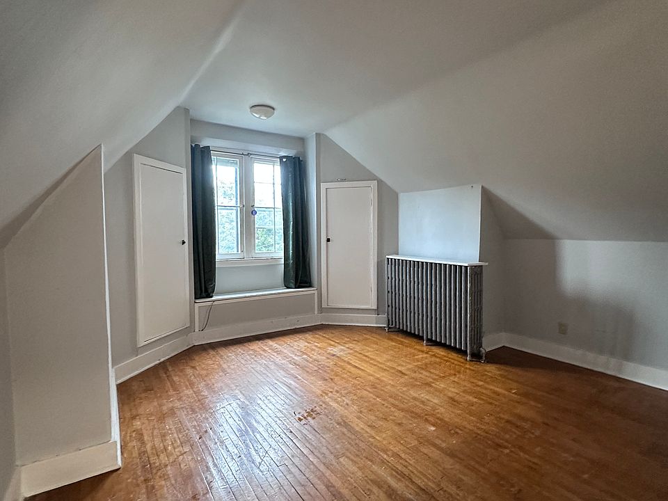 1st image of 139 Main St S #10
