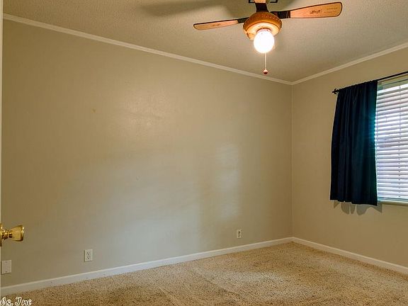 4th image of 4005 Honeysuckle Ln
