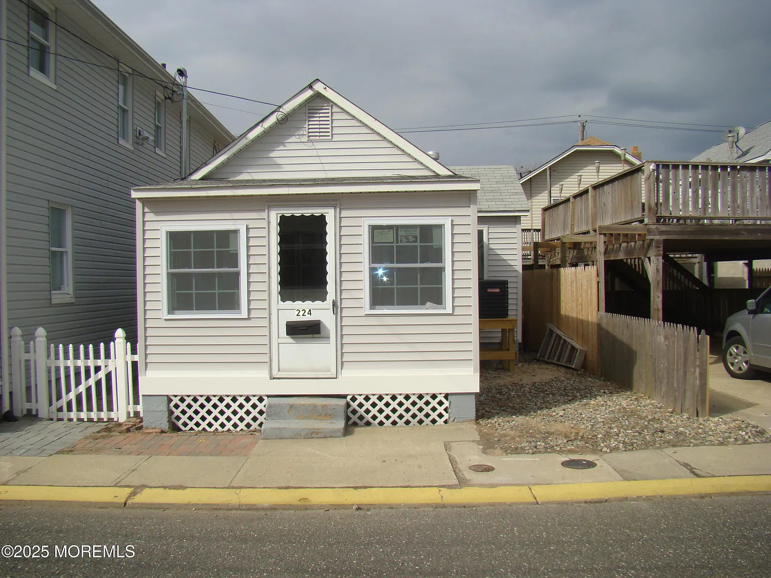 224 Bay Terrace photo 1