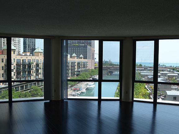 3rd image of 440 N McClurg Ct APT 811-S