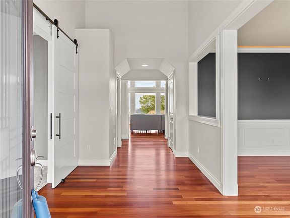 5th image of 10402 176th Avenue E