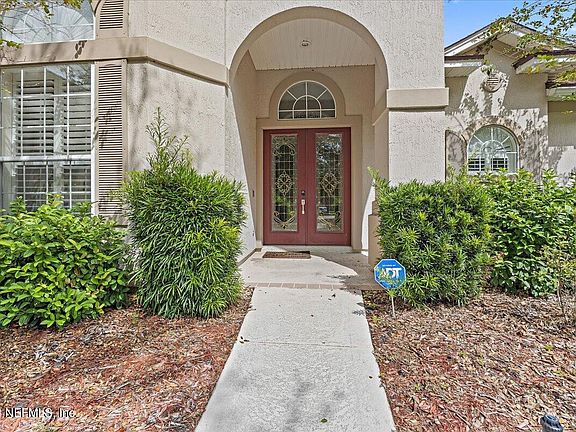 3rd image of 1340 BARRINGTON Circle