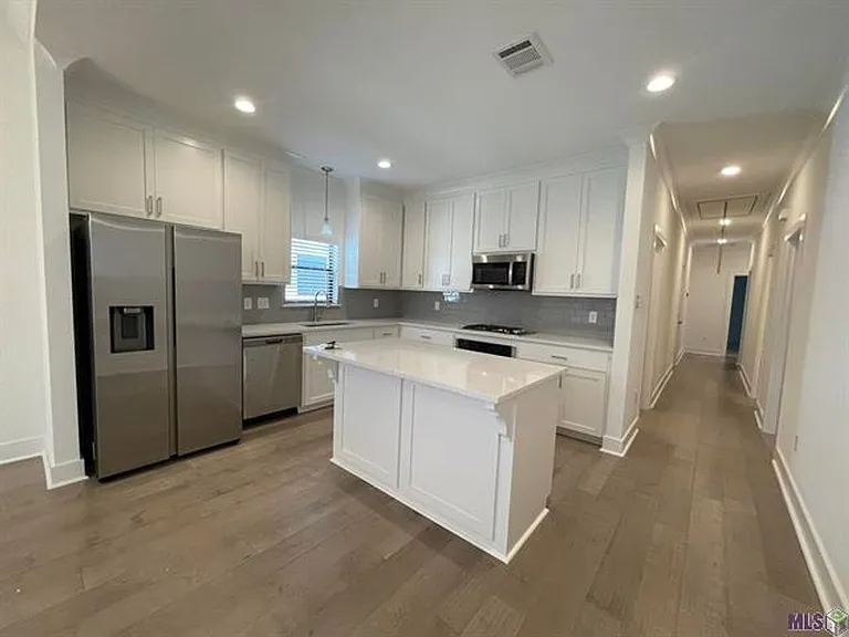 9905 Stonewater Dr — Photo 4