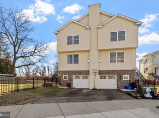 731 Valley Green Ct, Philadelphia, PA 19128