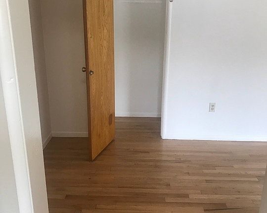 3rd image of 686 S St Andrews Pl APT B4