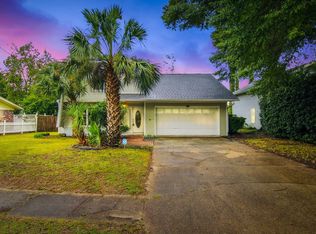 24 Cinderella Ln NW, Fort Walton Beach, FL 32547
