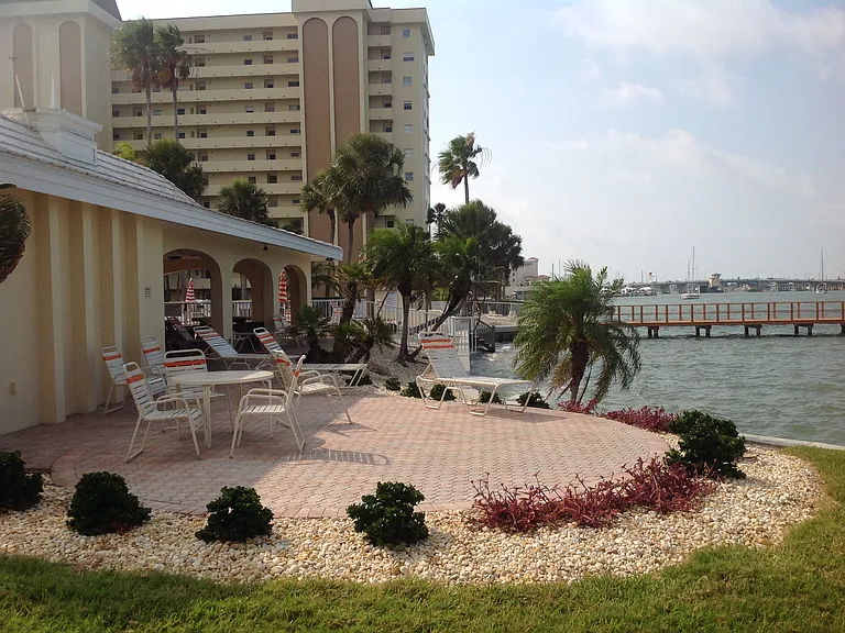 Picnic area by the second pool by the Bay