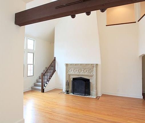 5th image of 15700 Van Aken Blvd APT 19