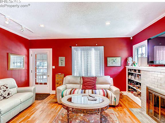 Living Room w/ Fireplace