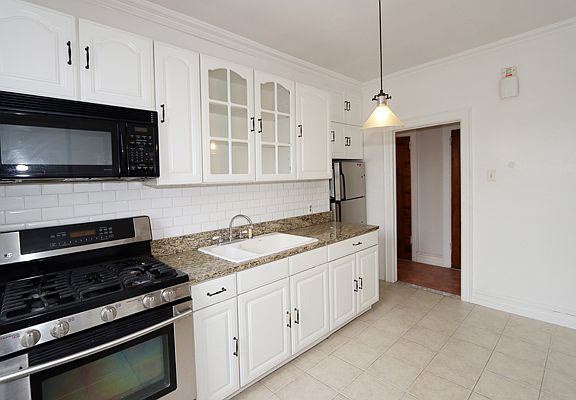 4th image of 24-20 23rd St #24-20