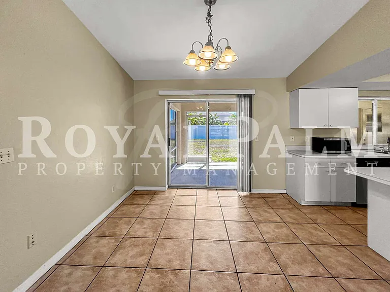 208 SE 17th St — Photo 10