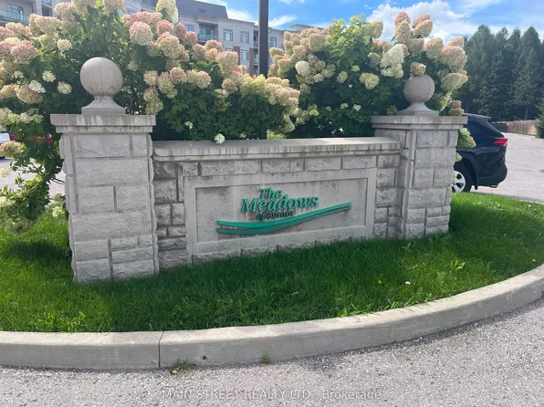 420 William Graham Dr #218, Aurora, ON L4G 1X4