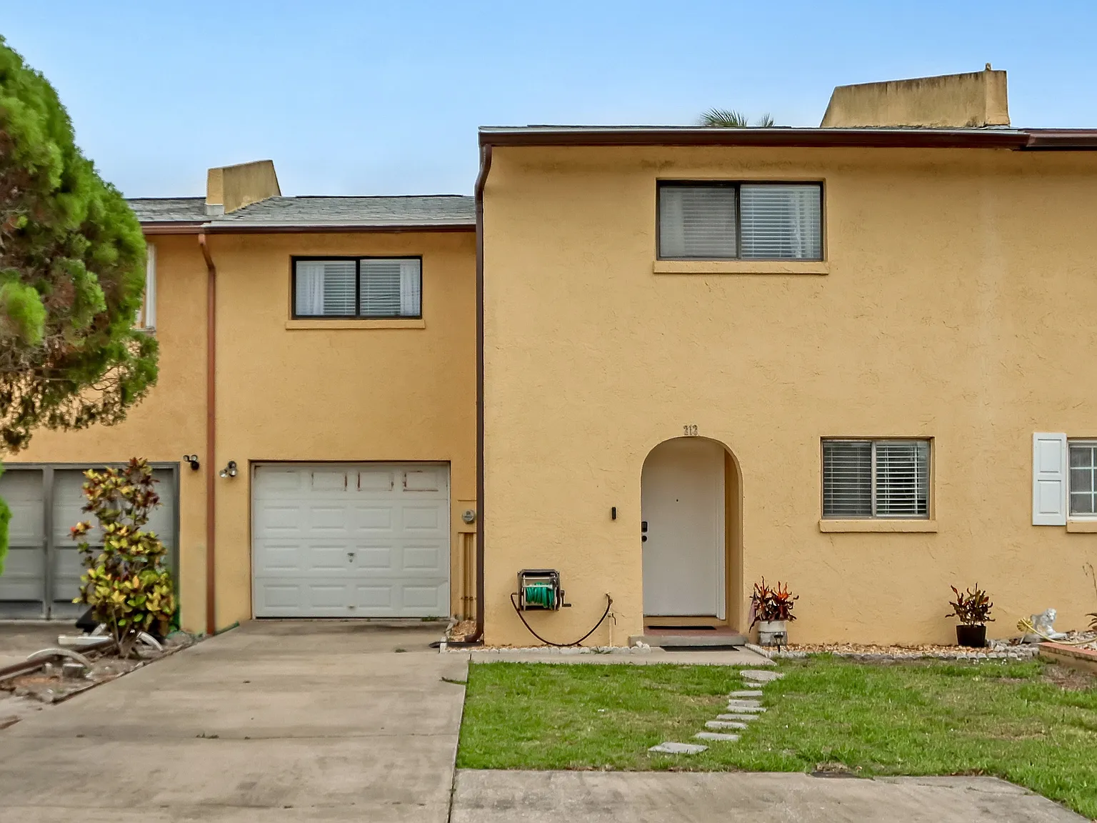 3 bed, 2.5 bath, 1465 sqft, $3,800 — Photo 1