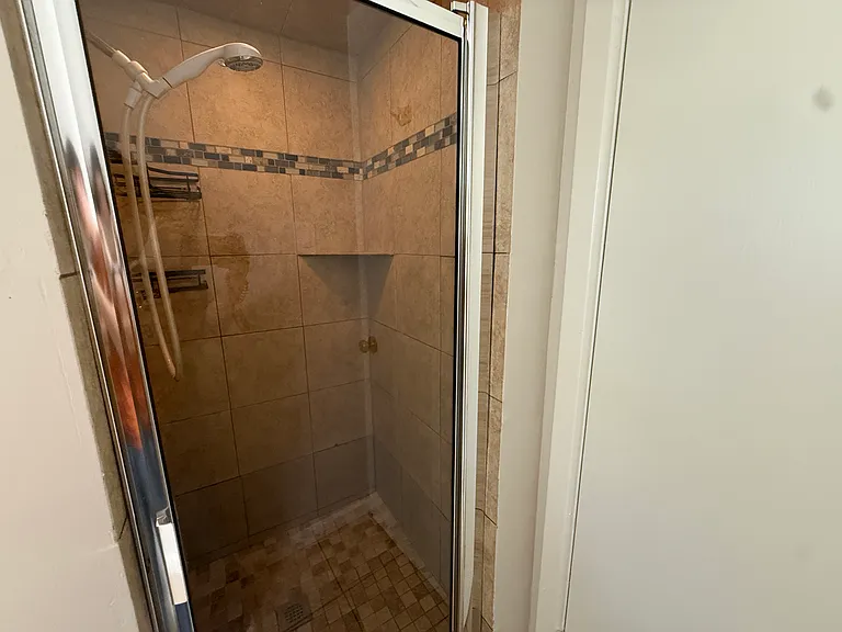 1915 Fairfax Dr — Photo 16
