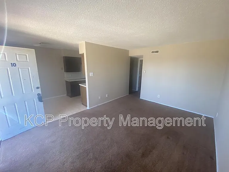 340 W Dogwood St #10 — Photo 2