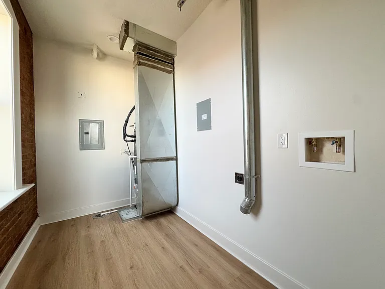 517 Gillis St #201 — Photo 10