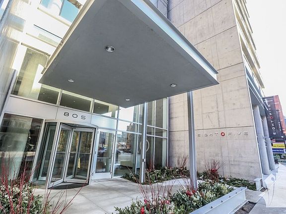 3rd image of 805 N La Salle Dr Unit 602