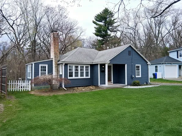 106 Hartwick St, Springfield, MA 01108