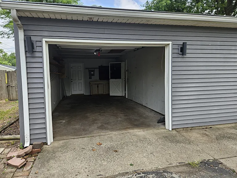 2804 Lawndale Dr — Photo 8