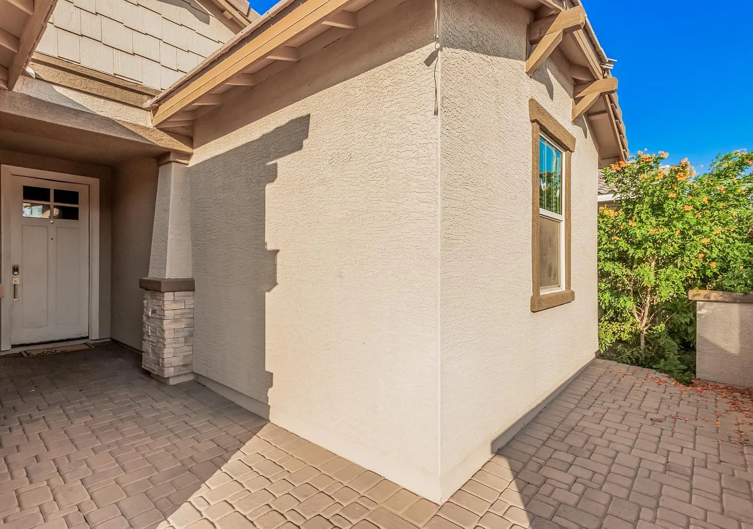 4 bed, 3.0 bath, 2342 sqft, $2,800 — Photo 4