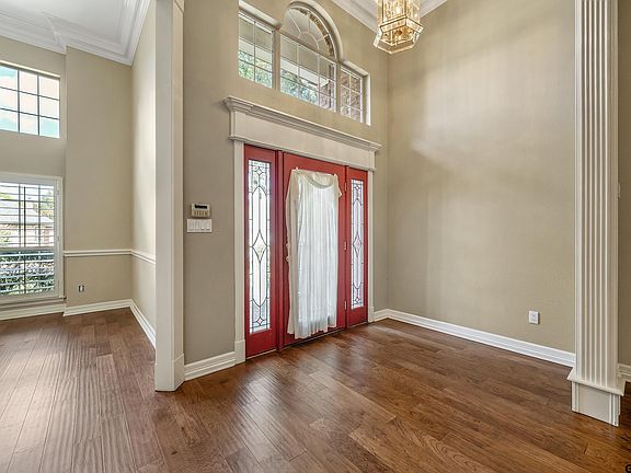 5th image of 602 Paloma St