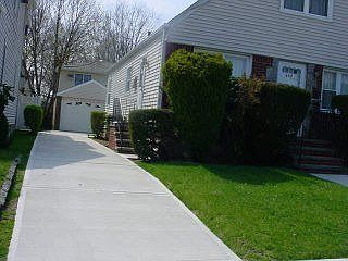 4th image of 629 Albert St