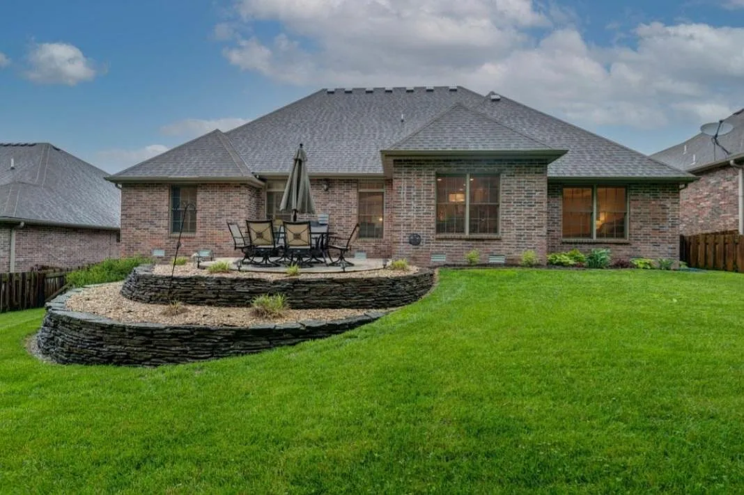 4332 E Ambrose Dr — Photo 3