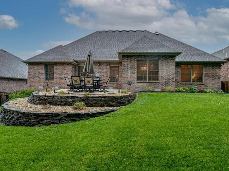 4332 E Ambrose Dr — Photo 3