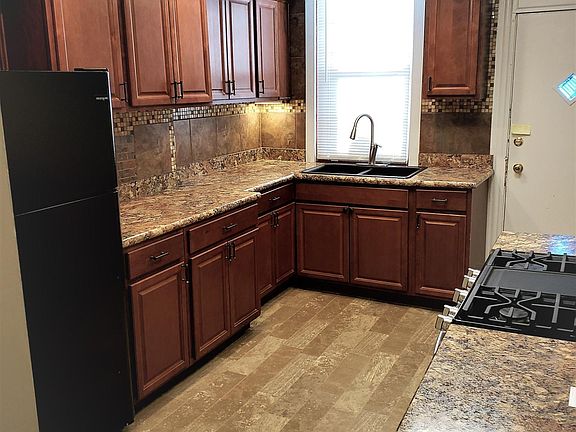 4th image of 4247 Holly Ave