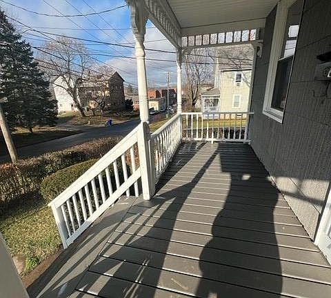 front porch / covered veranda for shared use