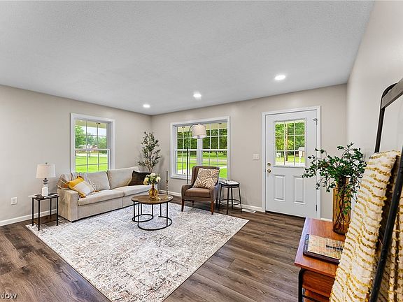 4th image of 406 S Raccoon Rd