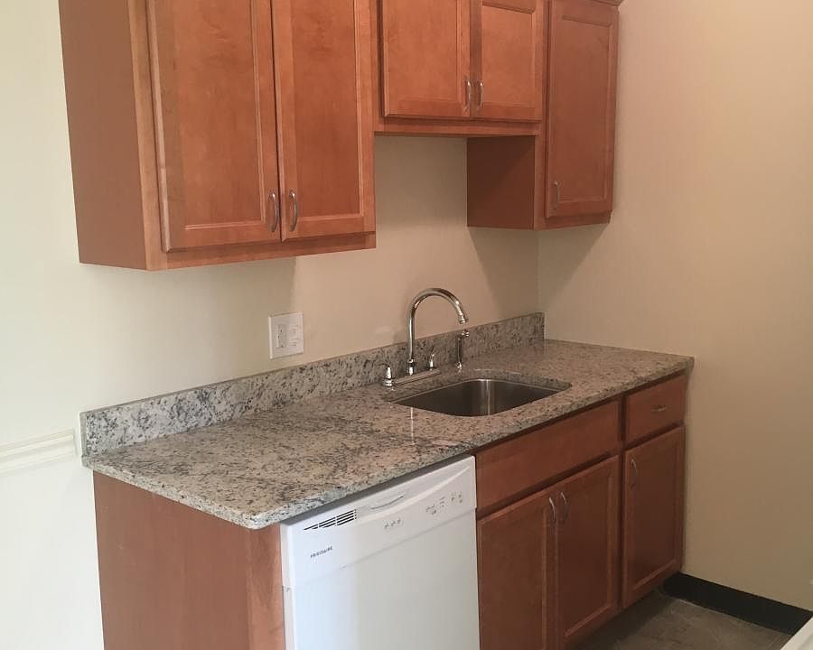2nd image of 302 Oak St APT 12