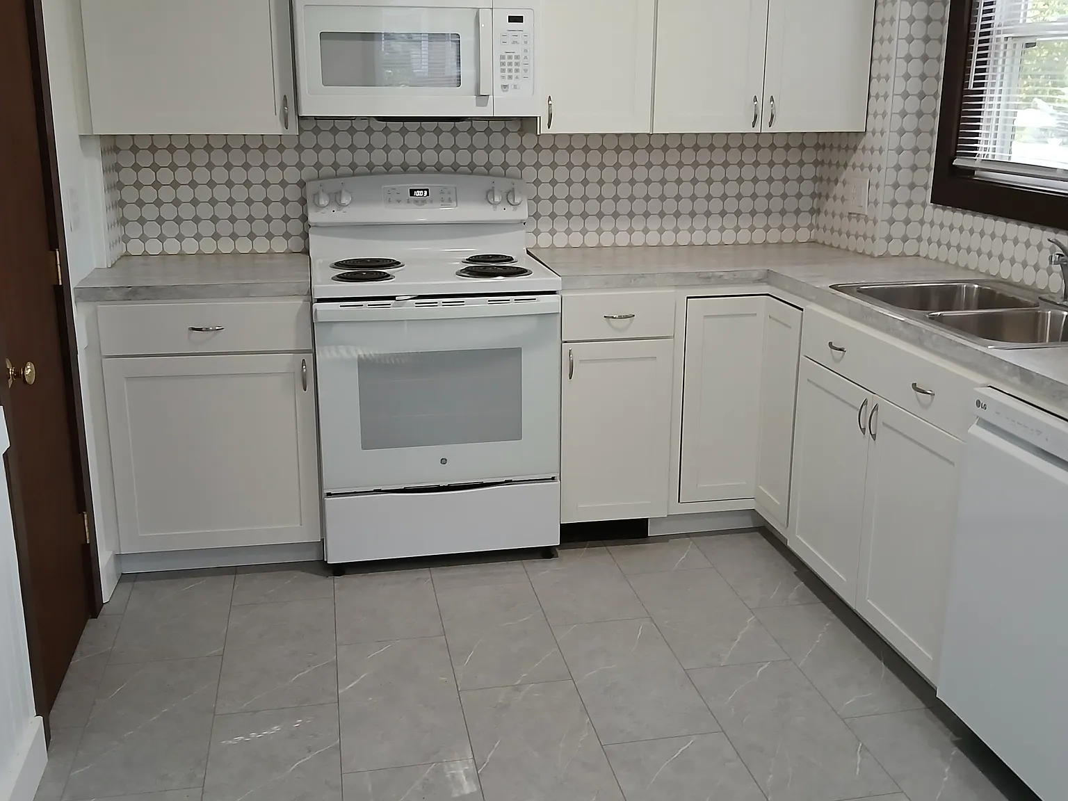 43 Saratoga Way — Photo 1