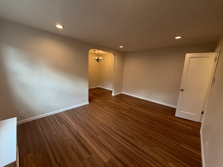 11 S Carpenter Ter #1L — Photo 1