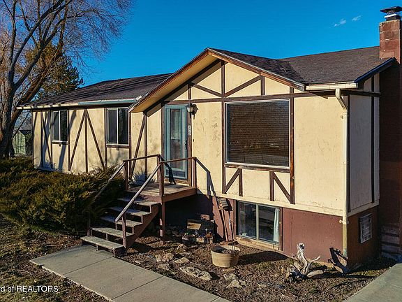 2nd image of 172 W Cottonwood Dr