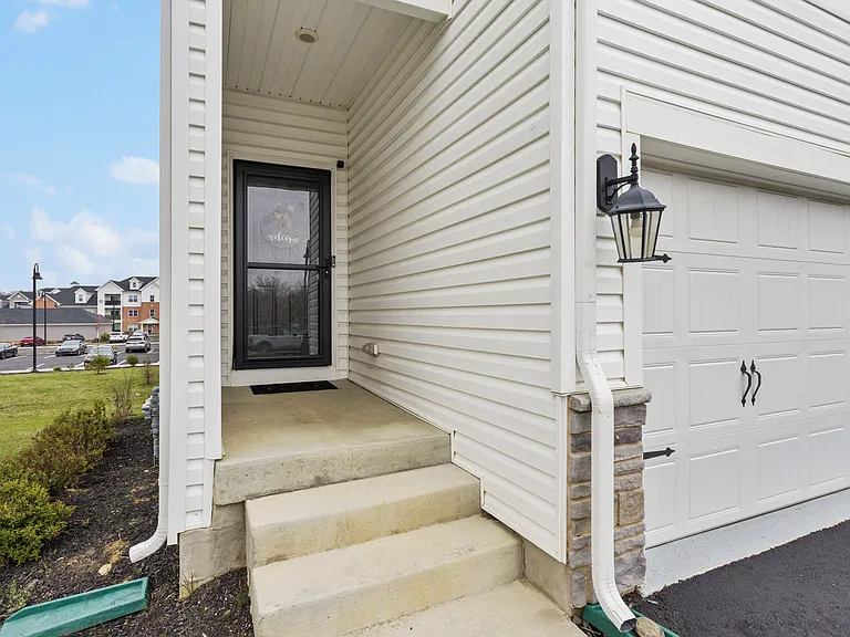 34 Marion Ave — Photo 25