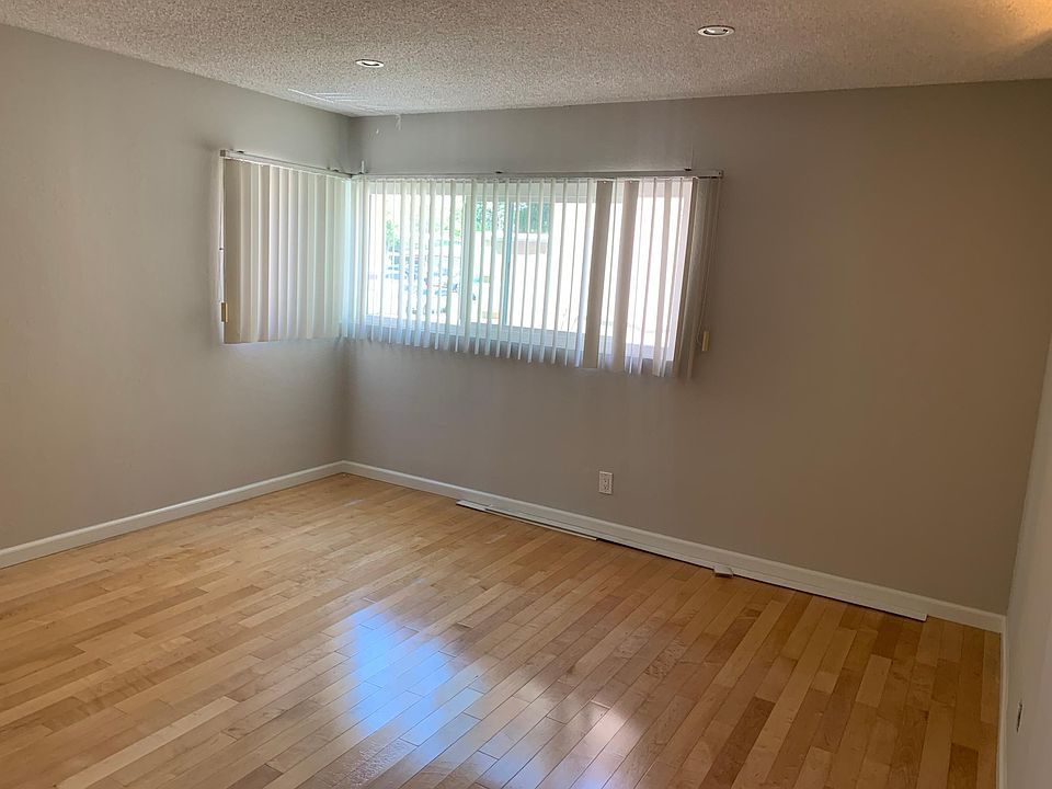 1st image of 11828 Gorham Ave #13