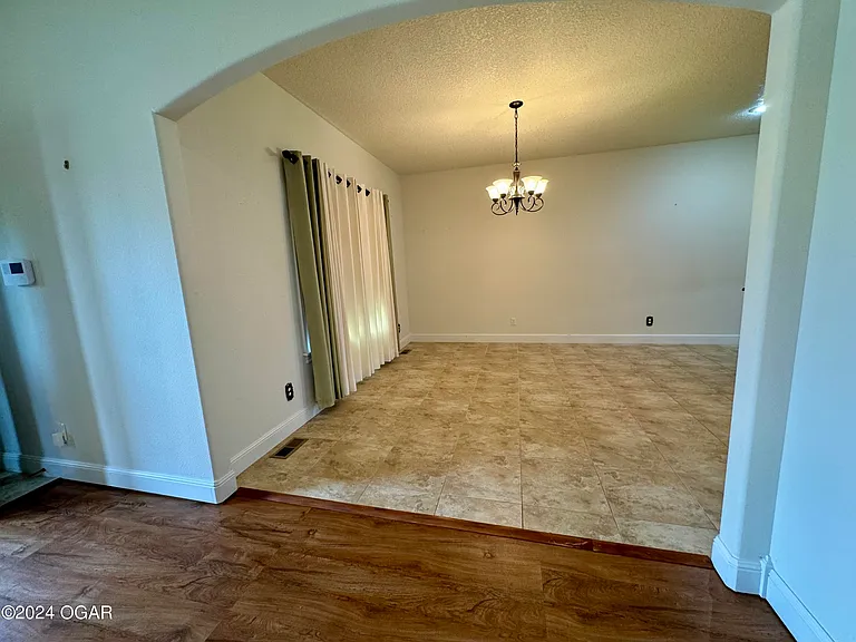 2731 Jefferson Ave — Photo 3