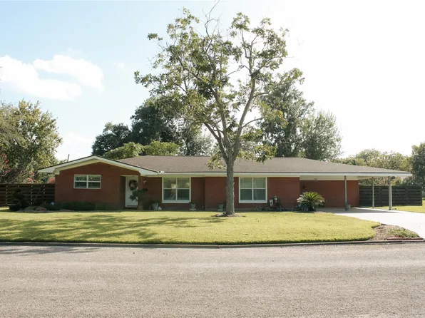 1201 Carey Dr, Sweeny, TX 77480