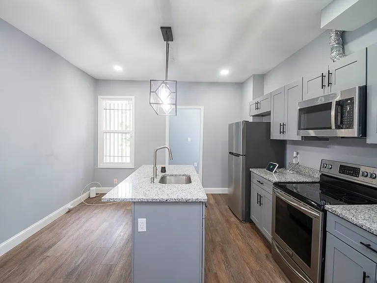 2728 Winchester St — Photo 14
